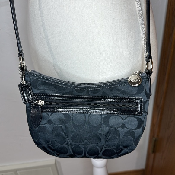 NWOT Coach black signature pleated fabric swing pack bag - Picture 2 of 13
